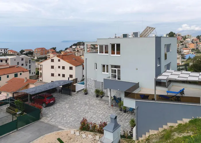 Apartman Oliva And Studio Delux For A Family With Swiming Pool, Free Parking, Terace With View At The Sea