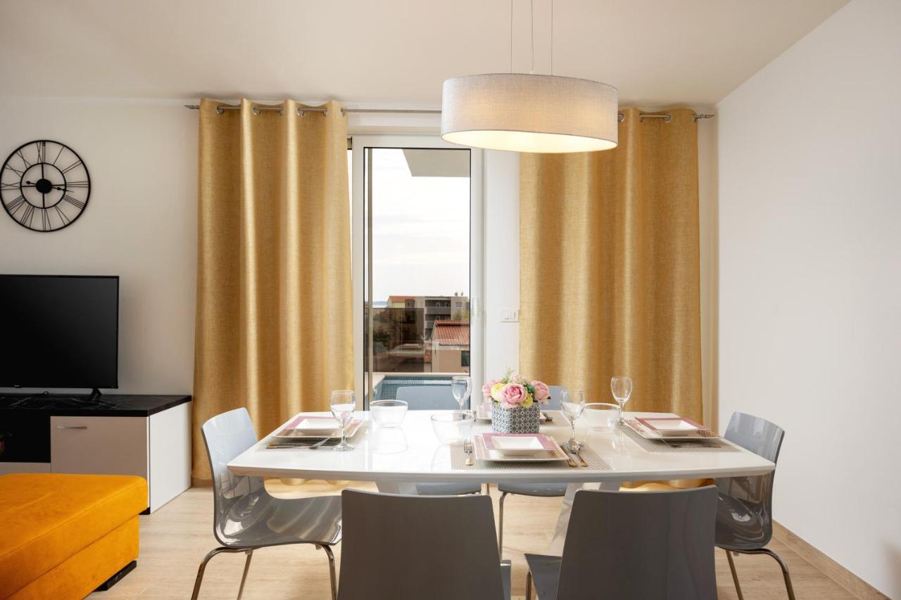 Oliva And Delux For A Family With Swiming Pool, Free Parking, Terace With View At The Sea Podstrana