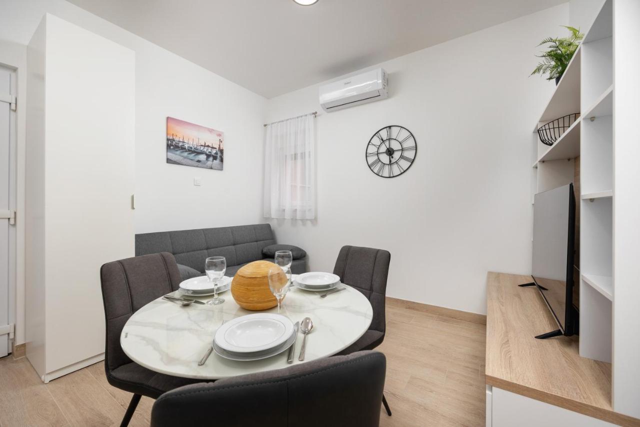 Oliva Apartments: Family-friendly With Sea View And Pool Apartment Podstrana
