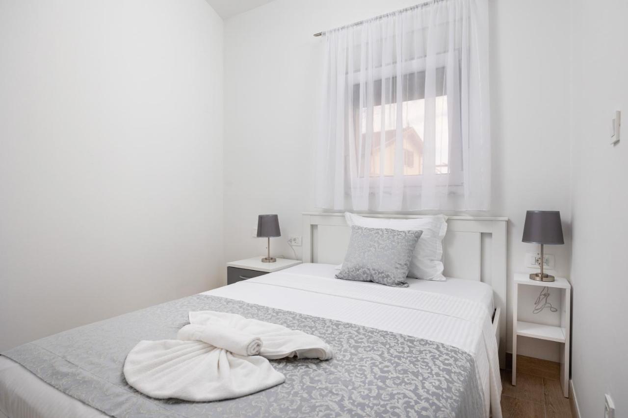 Oliva Apartments: Family-friendly With Sea View And Pool * Podstrana