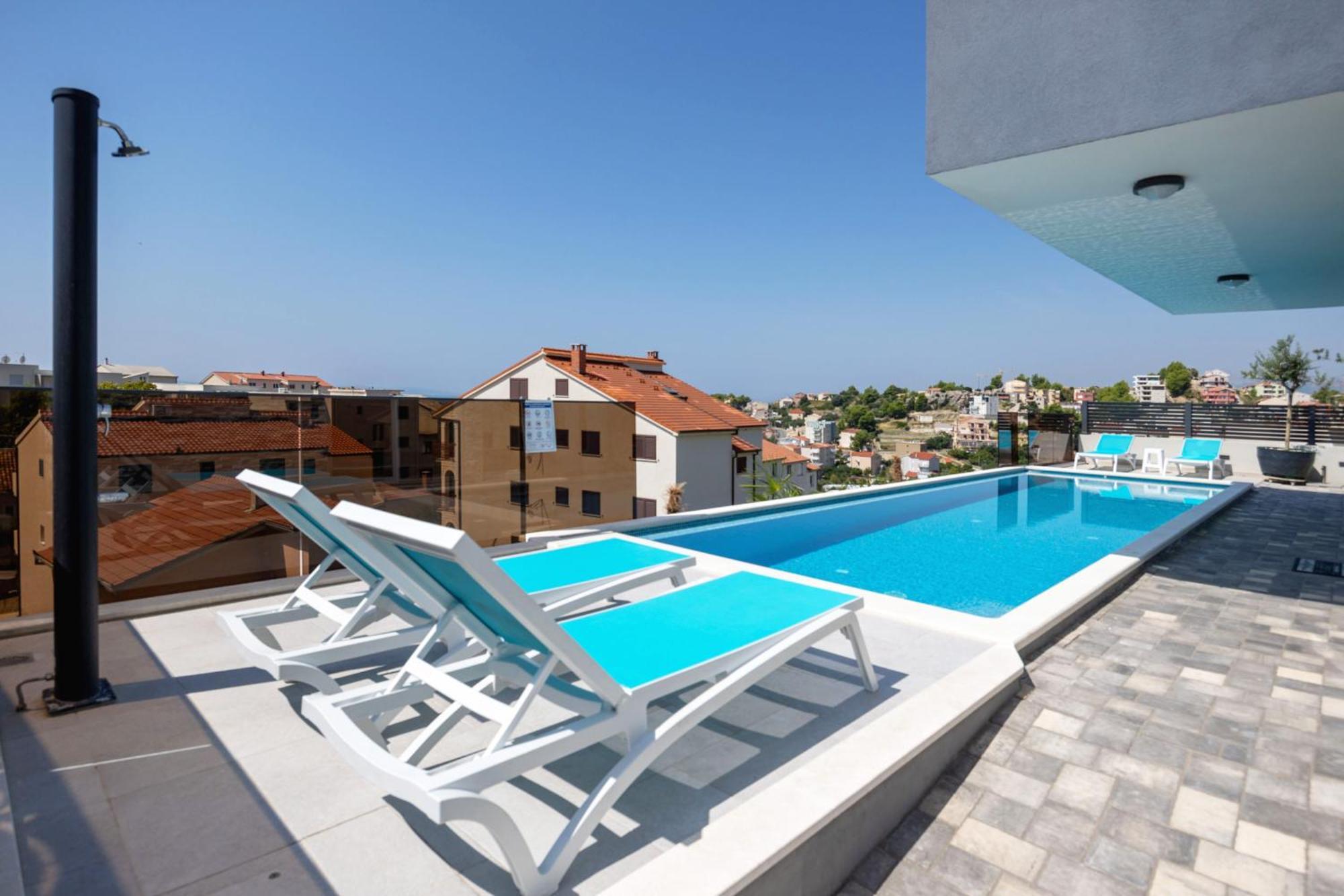 Oliva Apartments: Family-friendly With Sea View And Pool Podstrana